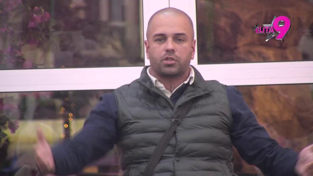 Ne zna šta ga je snašlo: Uroš izjavio ljubav Milanu Stojičkoviću, pa brzinom svetlosti popio pedalu (VIDEO)