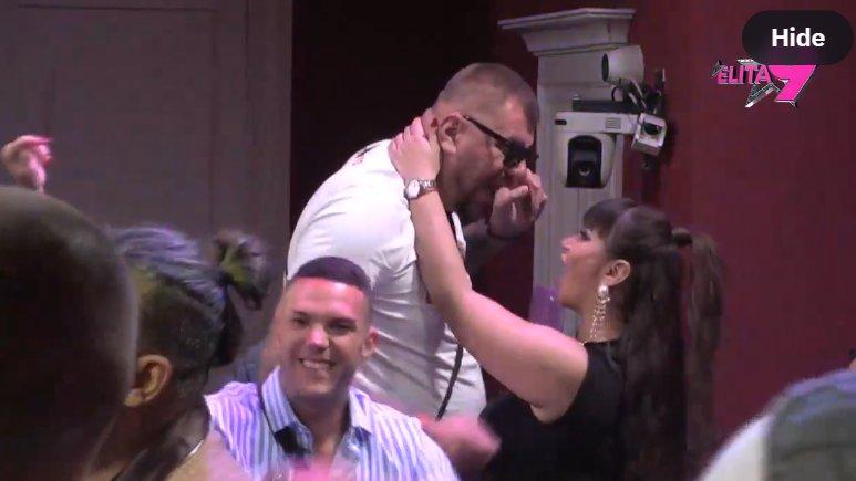 Karambol na žurci u Eliti: SMUVALI SE JANJUŠ I MILJANA - Miksi ide redom 😂 (VIDEO)