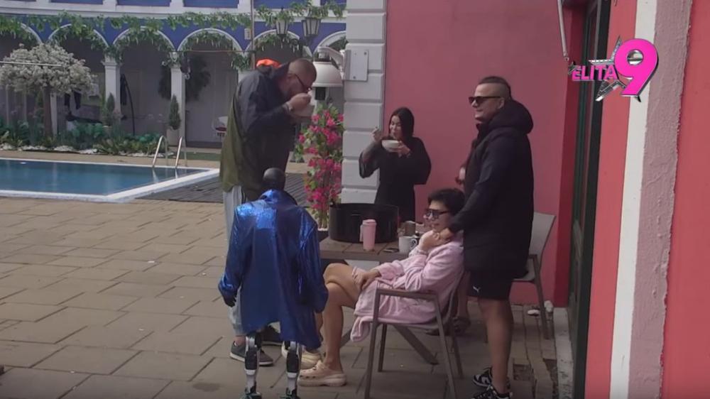 TOŠA LEGENDA: Doneo svima PILEĆU ČORBU ZA TREŽNJENJE I MAMURLUK🥴😂