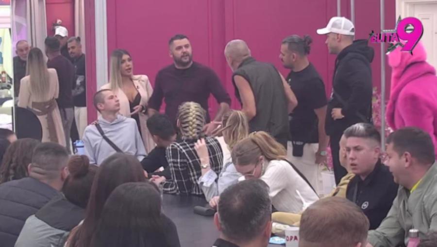 TOTALNI KARAMBOL UŽIVO NA PINKU - HITNO PREKINUT PROGRAM! Ukućani opkolili sina Site Ahmić, Nerio doživeo napad!