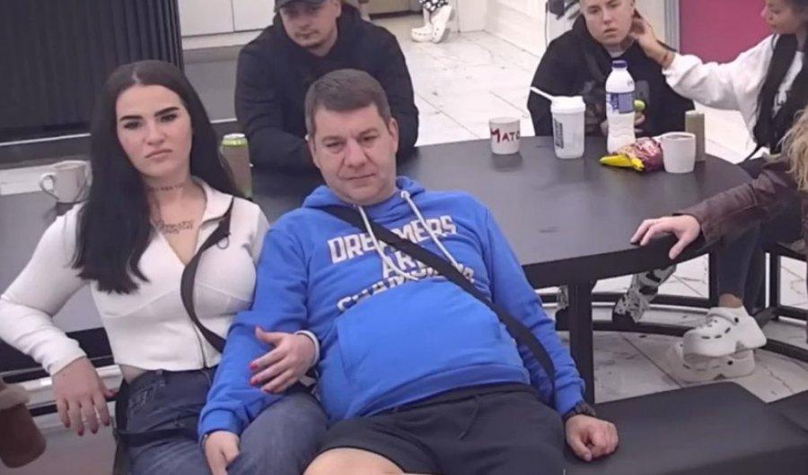 PRŠTE STRASTI NA SVE STRANE! Ivan Marinković i Sandra Todić sve prisniji, on joj gurnio ruku među noge!