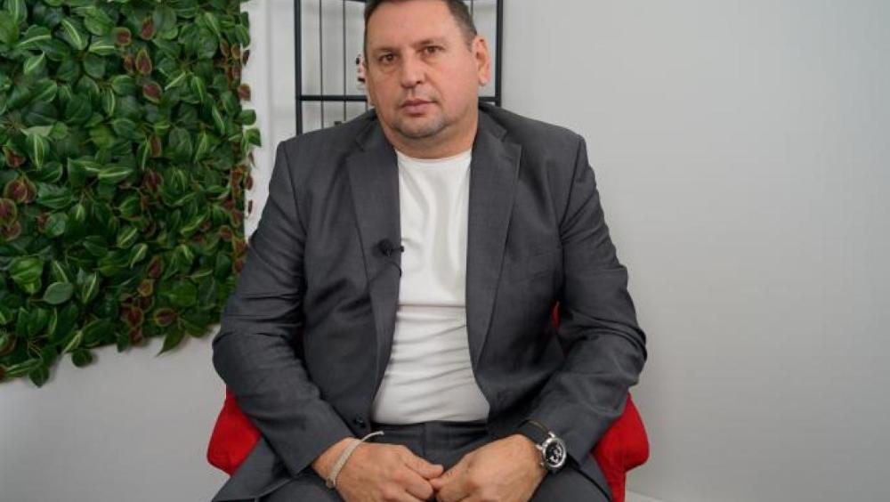 "Moraju da mi promene terapiju" Taki Marinković jedva stao na noge posle Majinog ulaska - progovorio o narušenom zdravstnenom stanju