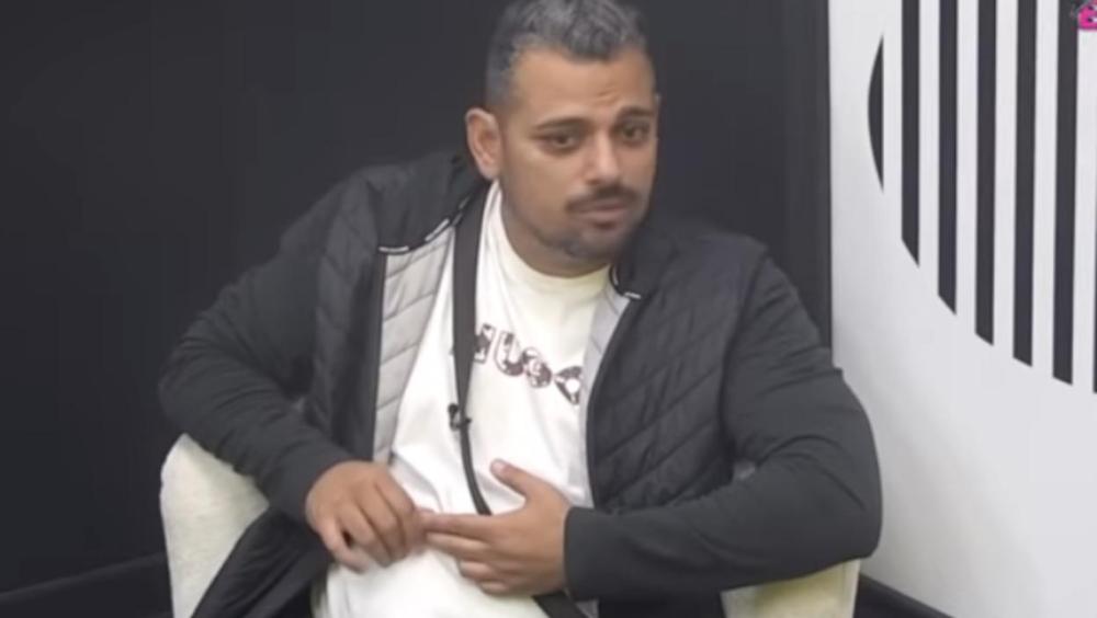Bora Santana, na proslavu povodom razvoda braka, pozvao bivšu ženu i njenog novog dečka: Neka dođu da se svi izljubimo