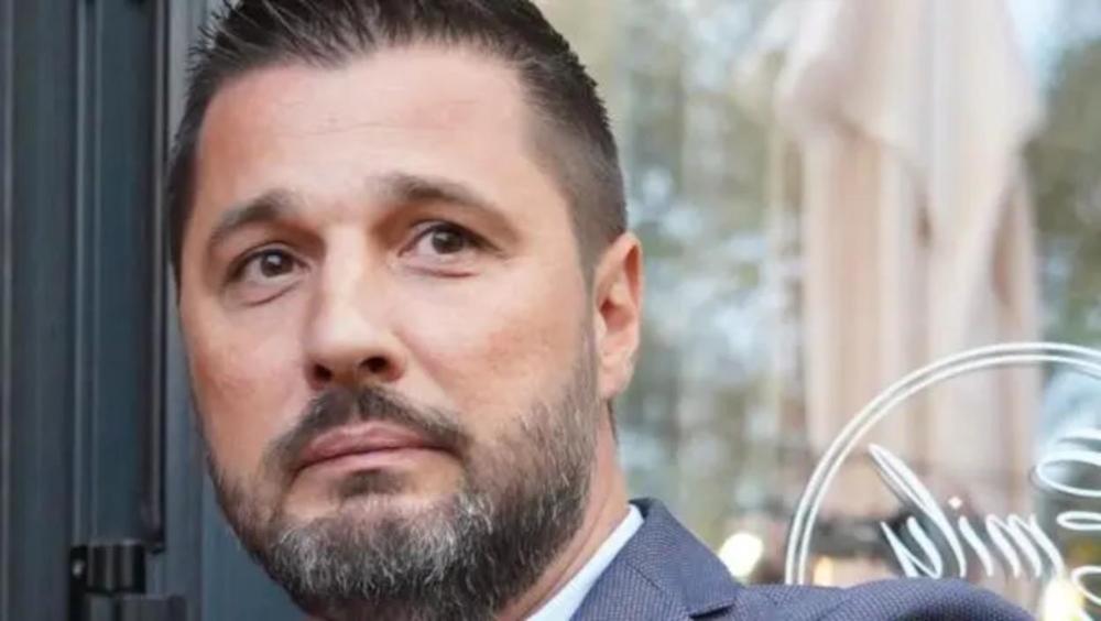 Zaplakao kao malo dete ispred prazne kuće: Marko Miljković prvi put u Brusu nakon smrti oca Dobrivoja - Prizor pretužan