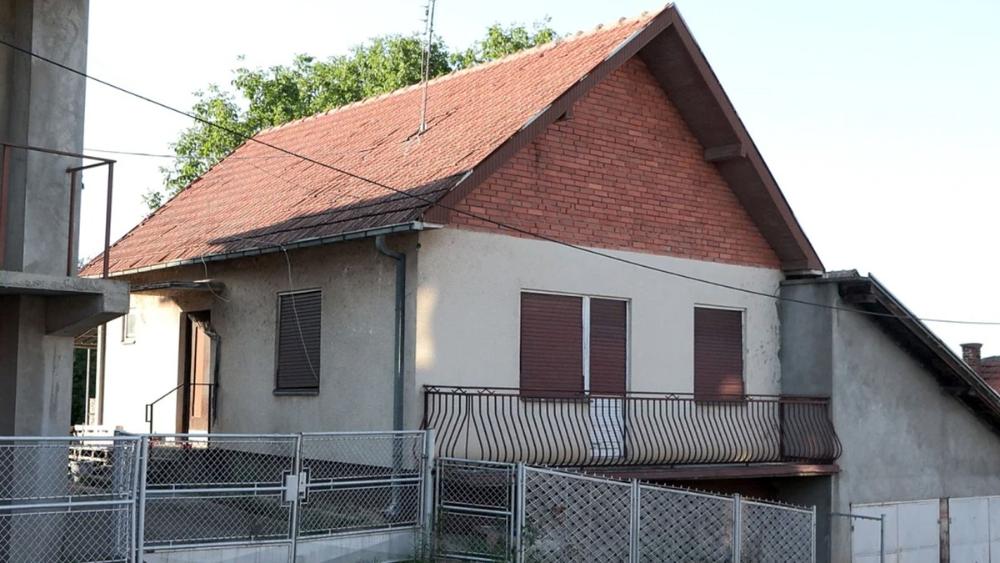 Pevač zaradio 100.000 evra, a porodična kuća u Grabovcu bez fasade