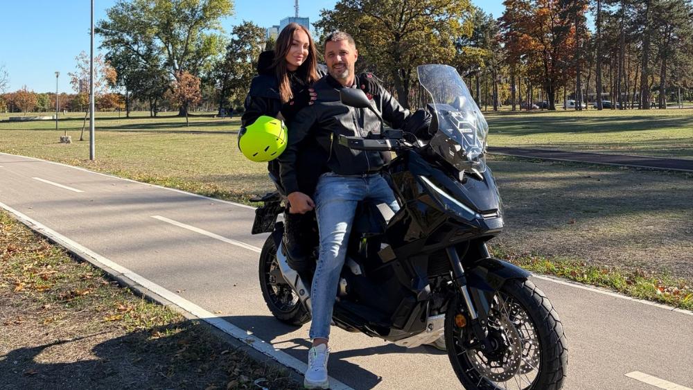 Marko Miljković kupio besnu mašinu, Luna sela na motor: "Zbog njega sam probala"