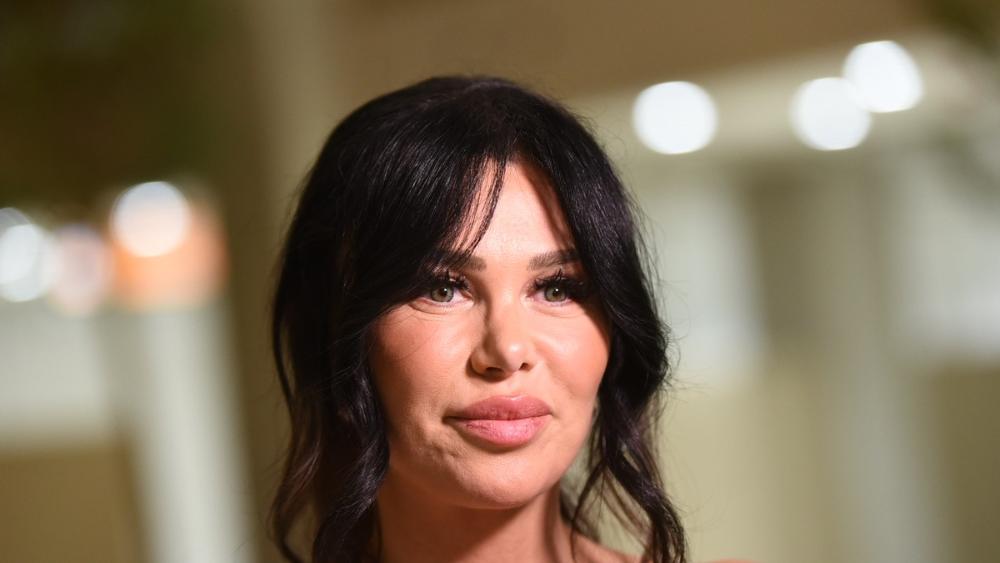 Stanija gola pije kafu u stanu u Majamiju: Skinula sve sa sebe