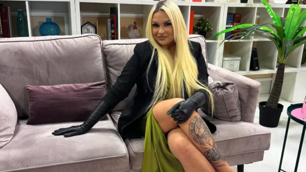 Naša pevačica (36) verena u tajnosti: Zasijao dijamantski prsten