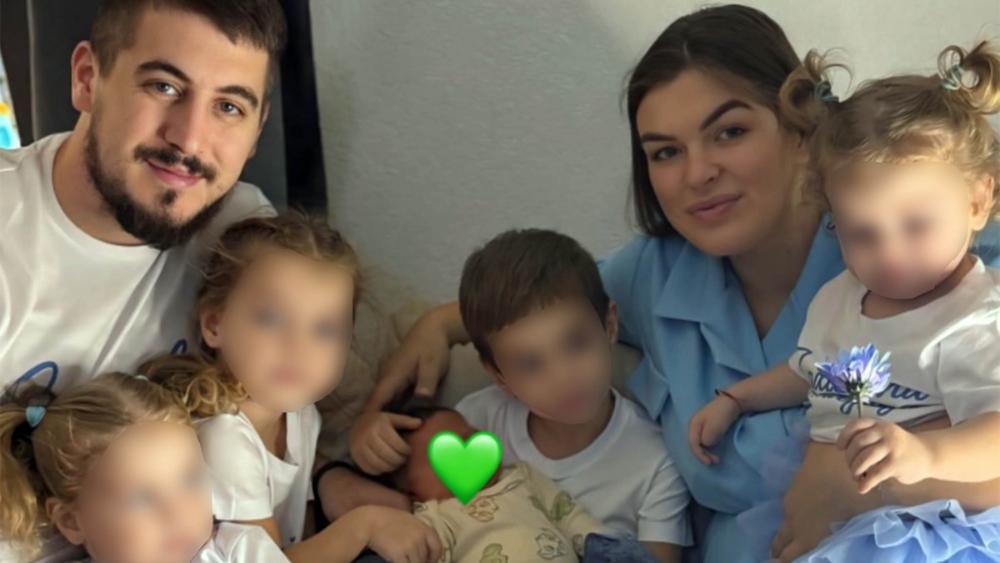 Bivša zadrugarka u 27. godini rodila peto dete: Prizor iz doma topi srca