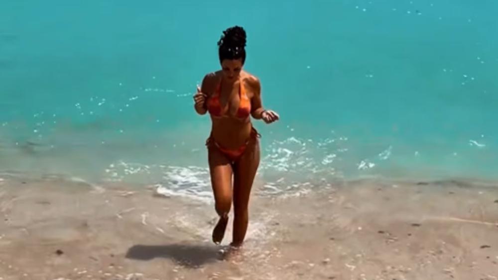Ena Čolić pokazzala kako uživa na Baliju: Zlatina snajka grmi u bikiniju