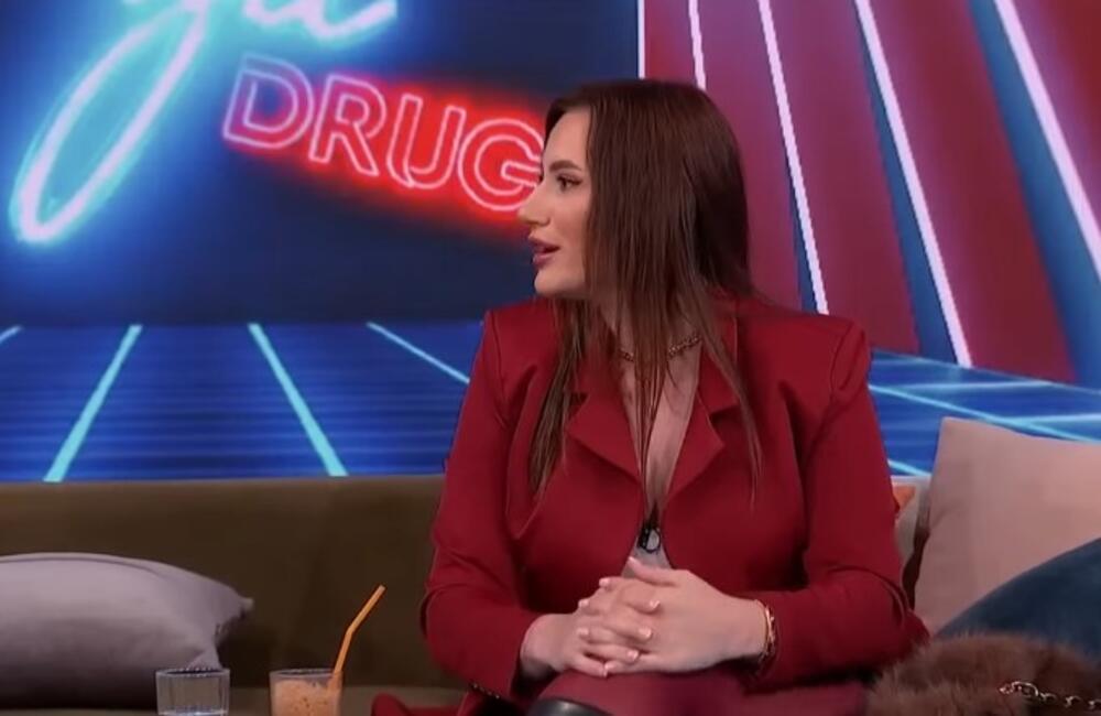 OD ČEGA ŽIVI VODITELJKA KOJOJ JE ŽELJKO DAO OTKAZ NA PINKU? Isplivalo kako sad ZARAĐUJE, i šok je