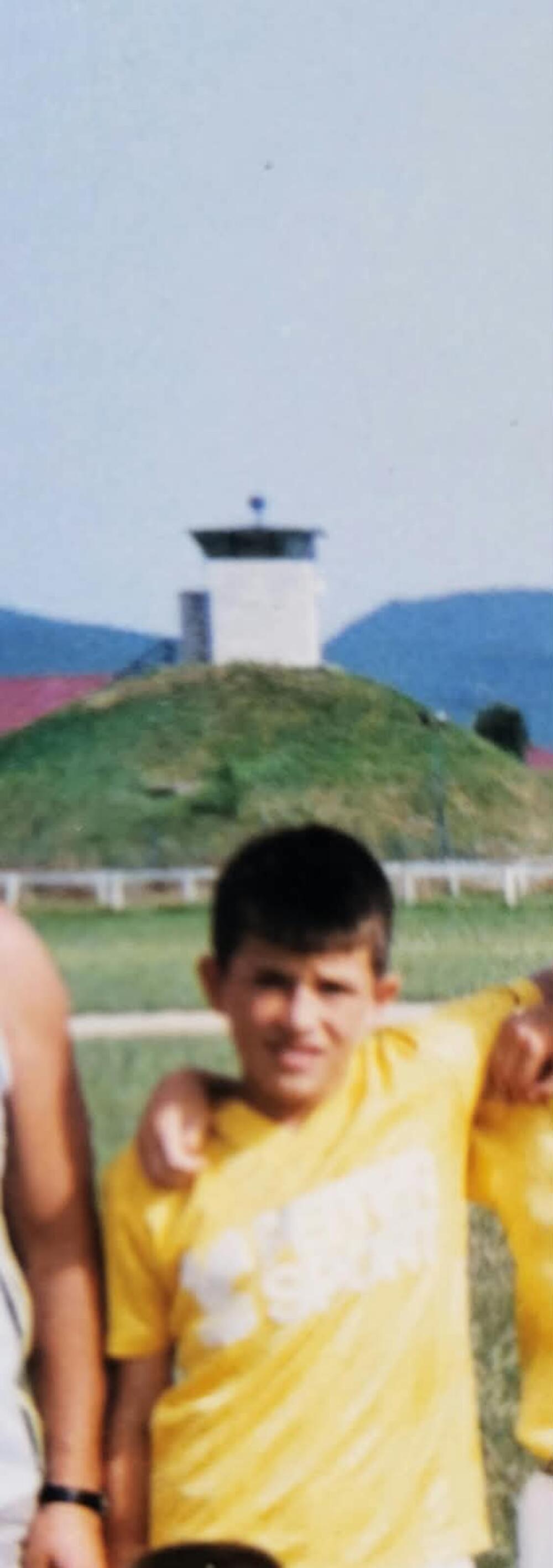 ZNATE LI KO JE DEČAK SA SLIKE? Jačeg frajera nije bilo u rijalitiju, a onda mu NESREĆA promenila život