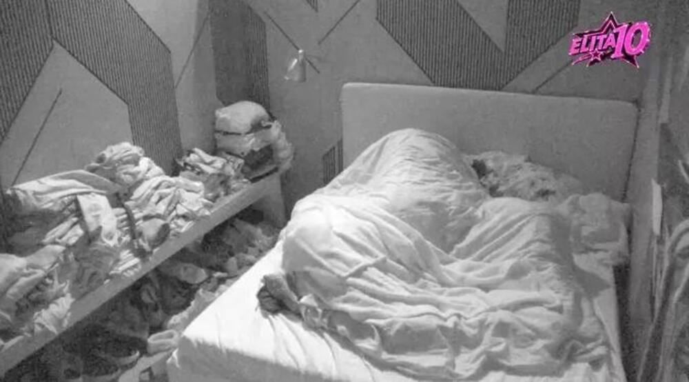 "OVAJ LIK IMA FETIŠ": Divljačkom AKCIJOM zatresli više od ZEMLJOTRESA, a sad ga RASTURILA i njena majka!