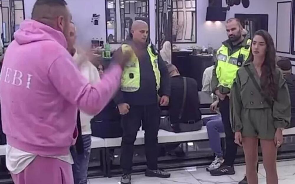 "TI SI JEDNA PI**A OBIČNA, ŽENA U TRENERCI": Eskaliralo između Anđele i Cara, OVAKVE UVREDE JOŠ NISTE ČULI