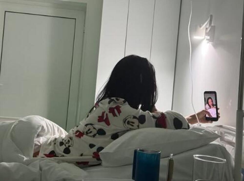 (FOTO) MAJI MARINKOVIĆ IZVADILI DEO TELA Operisana je, pojavili se detalji: Isplivala i FOTKA IZ BOLNIČKOG KREVETA!