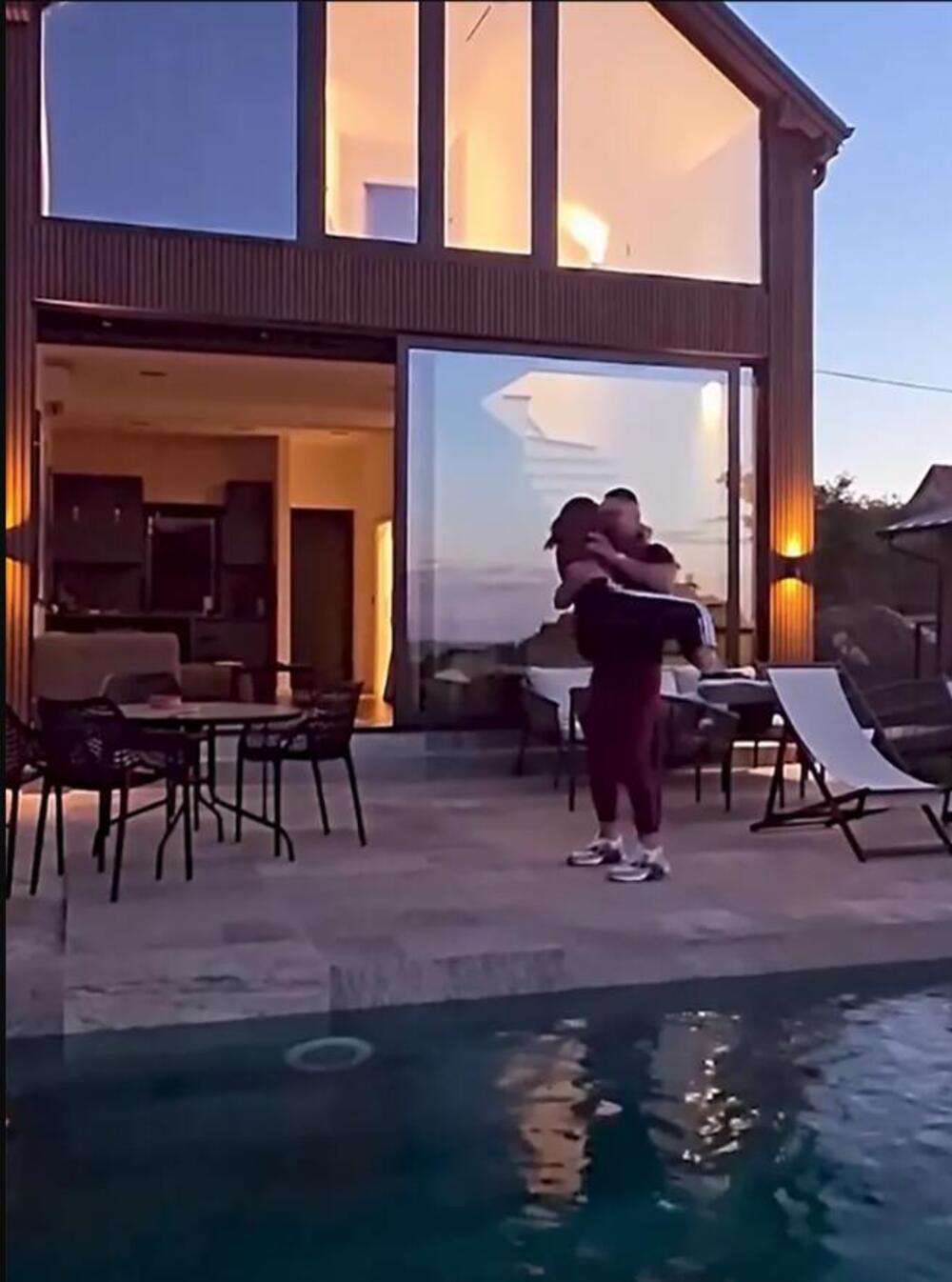ON JE UHVATIO MUŠKI, A ONA...! PREVARILA GA U RIJALITIJU, A SAD NE MOGU DA SE OBUZDAJU! Iscurio SNIMAK