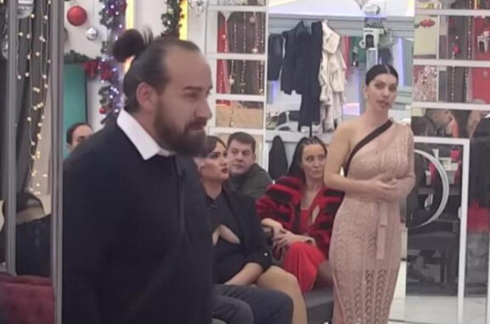 PUKLA TIKVA! Raskinuo POZNATI PAR: Aleksandra se oglasio i sve potvrdila "TAČNO JE"