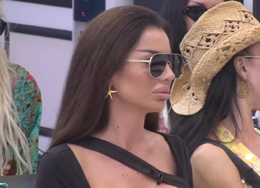 "IMALA JE ODNOSE SA TROJICOM NA PRIKOLICI" Isplivali ŠOK detalji burne prošlosti Sanje Grujić: Dobila je zabranu od njega