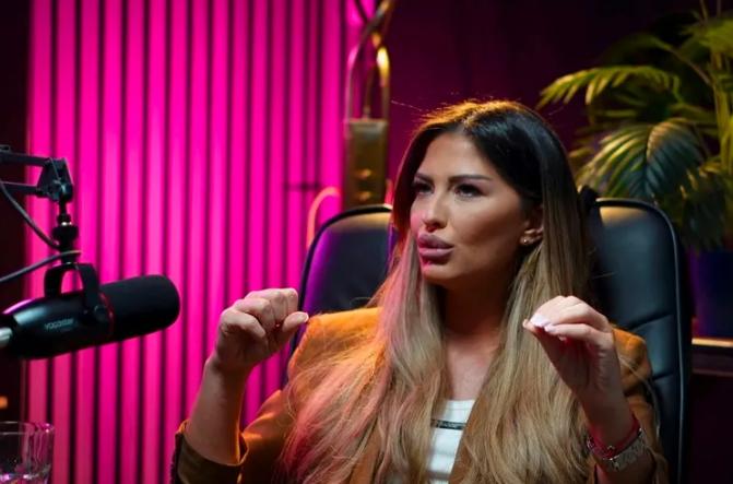 ONA JOJ BILA IDOL, A NJEGOV POSTER DRŽALA NA ZIDU IZNAD KREVETA: Ana Radulović o detinjstvu, kolegama, braku: Za njega bih krv dala!
