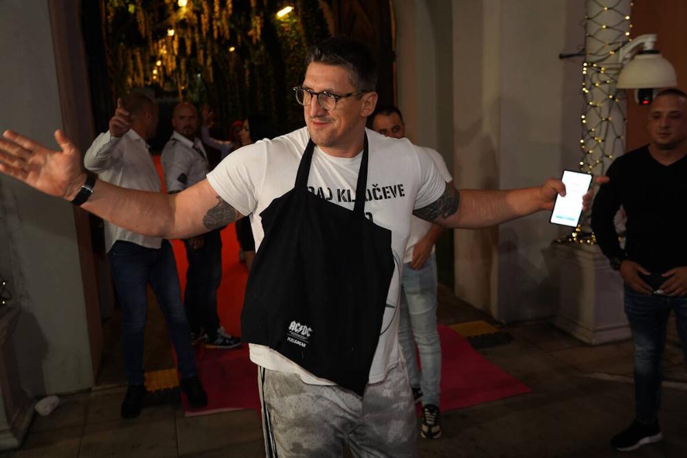 "Kakva baba, to je sve izmišljeno": Kristijan u jeku skandala uhvaćen u tržnom centru, evo šta kaže o prebijanju