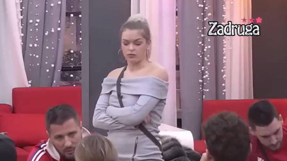 Preskakala krov da pobegne iz Zadruge, a sad rodila peto dete: Povukla se iz javnosti i posvetila porodici
