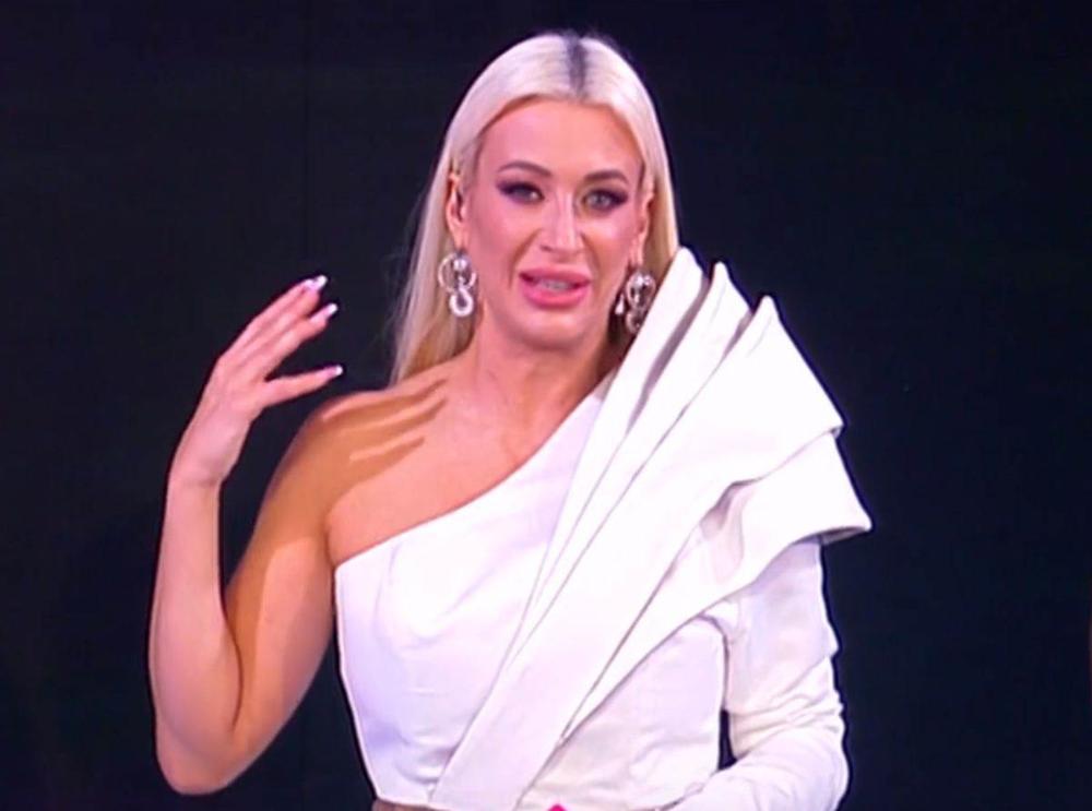 Voditeljka Pinka završila na VMA: Nakon oglašavanja javnost zabrinuta, svi se pitaju šta joj se desilo (Foto)