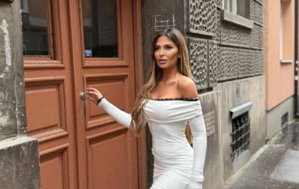 Skinuo jaknu kako bi se ogrnula: Bivši dobio dete s drugom ženom, sad i Ana Radulović uhvaćena s misterioznim muškarcem