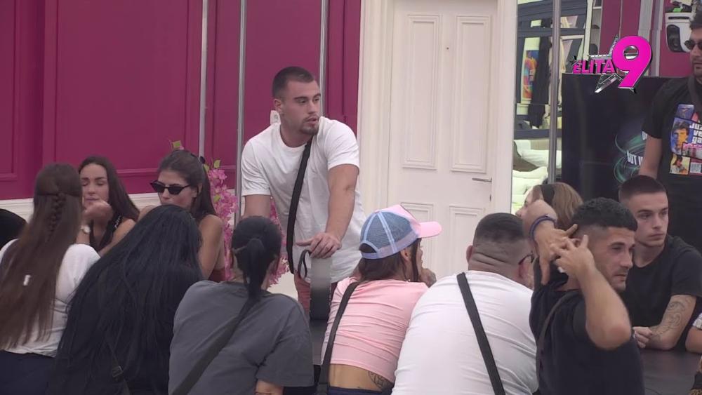 Skinuo se Viktor Gagić: Ovako se reklamira Minin bivši! VIDEO