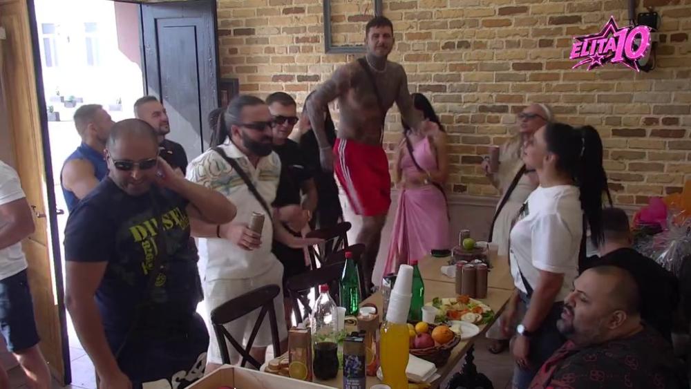 Filip Đukić izašao iz depresije! Vratio se u velikom svetlu, popeo se na stolicu, pa zasenio sve (VIDEO)