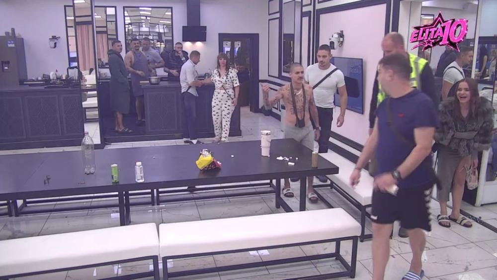 OBEZBEĐENJE U PRIPRAVNOSTI: Vasilije se brecnuo na Marinkovića, pa ga on vratio na fabrička podešavanja! (VIDEO)