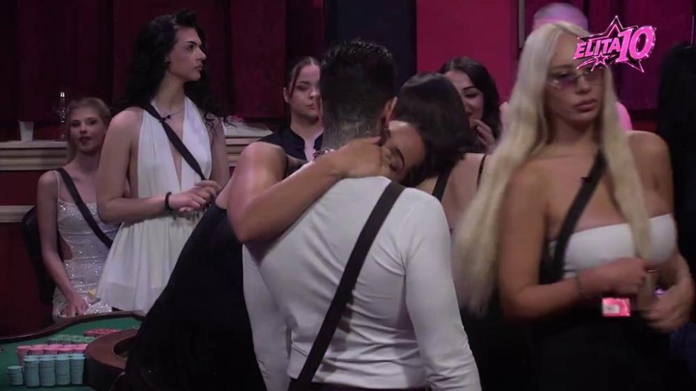 Uspela u misiji: Laura ponovo osvojila svoj plen, pa počela strastveno da ljubi Đukića! (VIDEO)