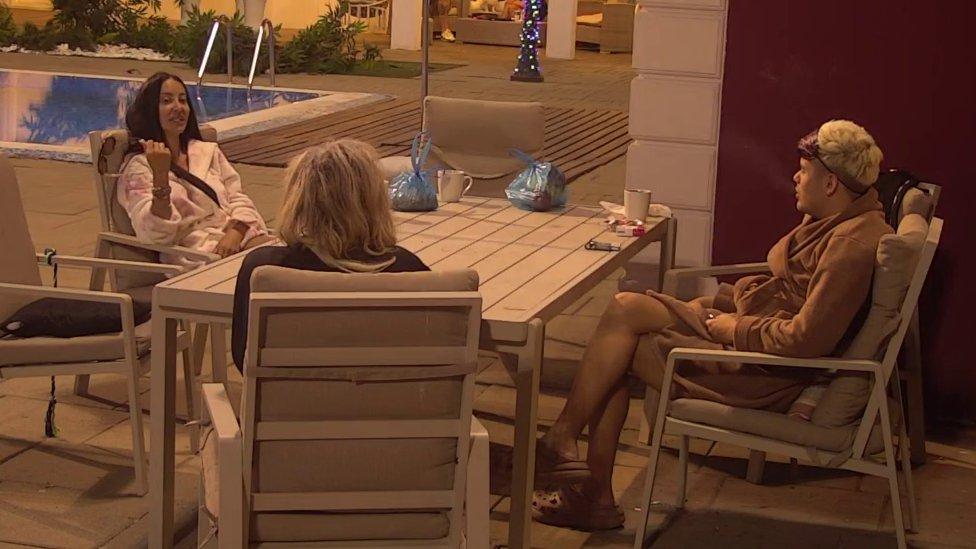 Nju je majka ostavila, vapi za ljubavlju: Poršelini puna usta Maje Marinković, ne štedi reči na njen račun (VIDEO)