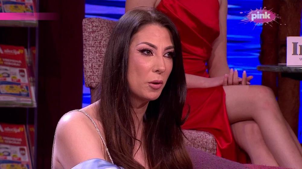 NAŠA PEVAČICA (35) KRILA OD SVIH DA IMA KANCER! Dane provodila na onkologiji, a noću nastupala: Predala sam se životu...