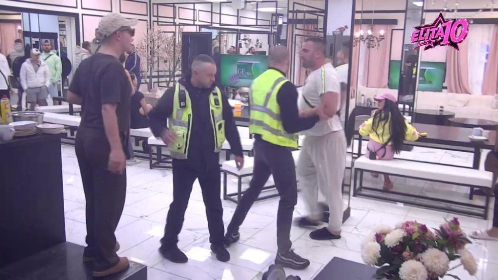 Doživeo pomračenje: Mirko krenuo i na Karla, izvređao ga kao nikog do sad! (VIDEO)