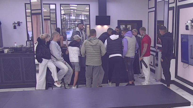 ODMERAVANJE SNAGA! Muški deo Bele kuće pokazao ko je najjači (VIDEO)