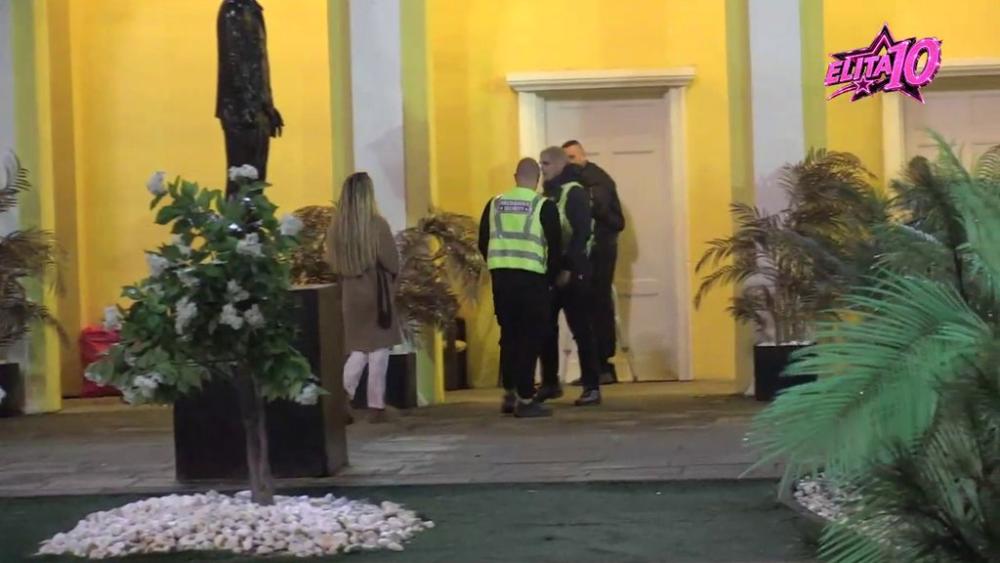 OBEZBEĐENJE U PRIPRAVNOSTI! Aneli ne da mira Caru: Ne pronalaze zajednički jezik i posle njenih molbi, on joj prebacuje Đukića (VIDEO)
