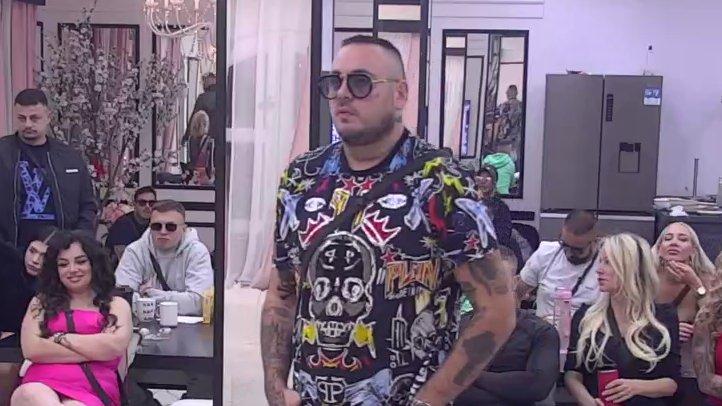 Doživeo pomračenje: Car zbog Anelinog odgovora besan kao ris, napustio emisiju! (VIDEO)