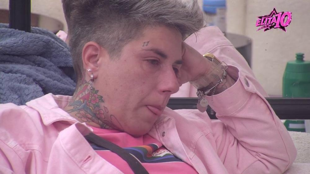 Rasula se na komade: Matora završila u suzama zbog Karićeve izdaje i dopisivanja sa Anitom, sve veće sumnje da nije prebolela bivšu ženu! (VIDEO)