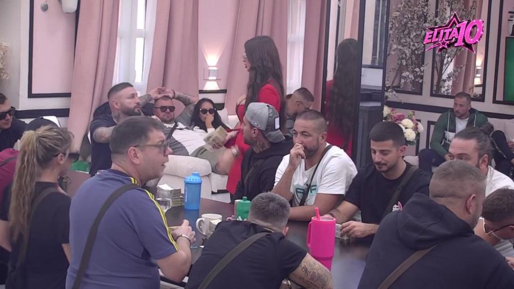 Podela izvinjenja: Dajte Slađi Krnjajić nadimak 'Nemoj da zameriš', danas nema kome se nije dodvorila! (VIDEO)
