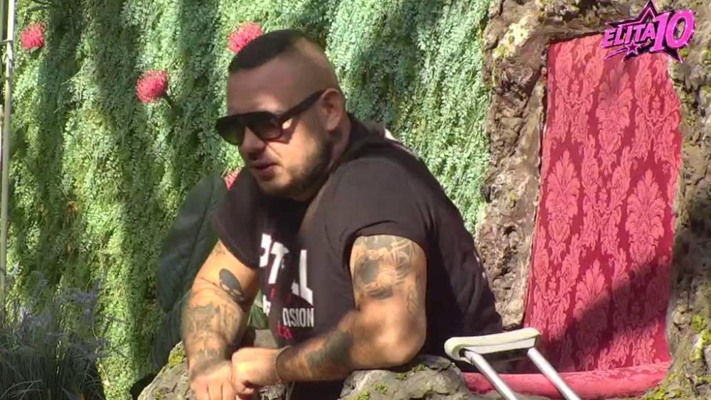 STIŽE POMOĆ! Drvo obezbedilo invalidska kolica za Cara, evo koga je izabrao da mu budu pomoćnici (VIDEO)