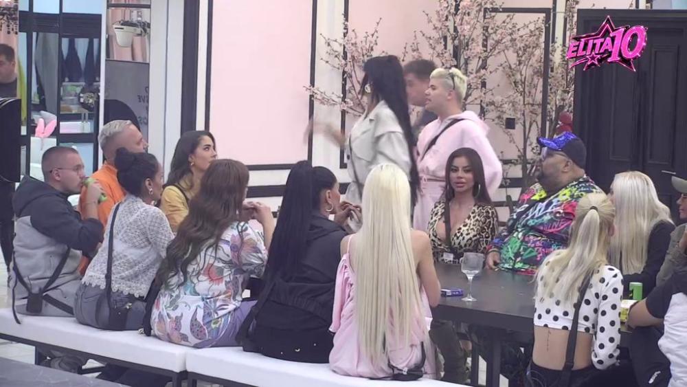 Poršelina skriva namere prema Lauri?! Učesnici je optužili da pokušava da je spusti, kako bi sebe uzdigla, ona zasevala poput groma! (VIDEO)