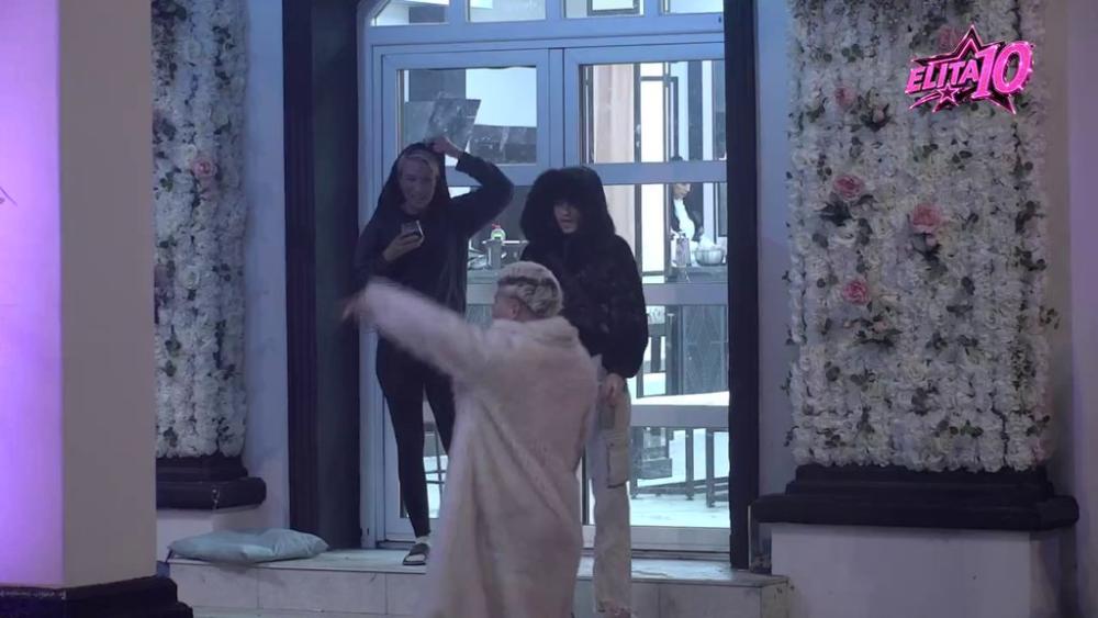 Uroš Stanić ne prestaje da niže Karleušine hitove: Pustio glas na sav glas (VIDEO)