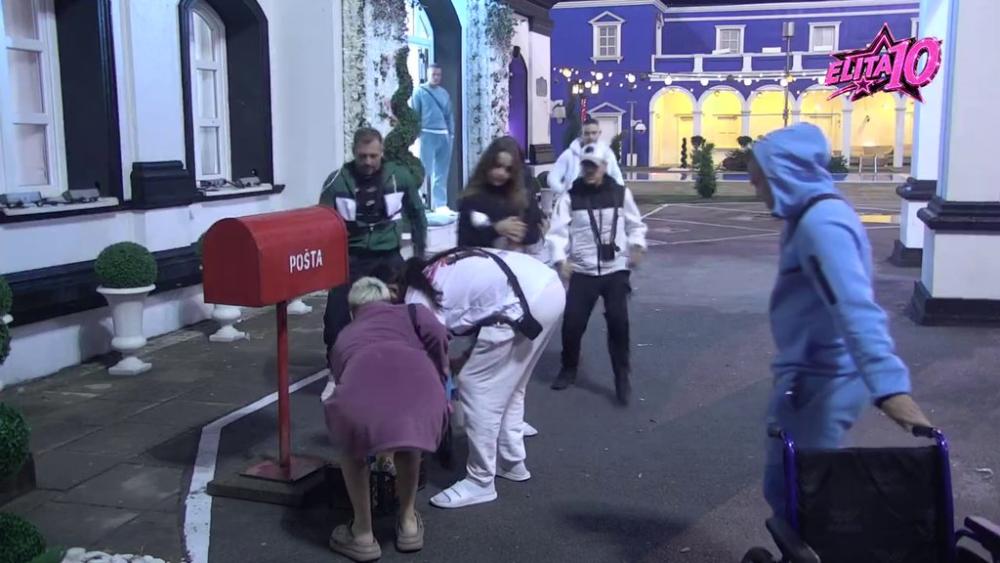 ODMAH SVE RAZGRABILI! Veliki šef poslao nagradu učesnicima, a evo ko se najviše otimao (VIDEO)