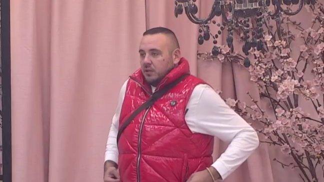 Nova tura poniženja: Car stao u Janjuševu odbranu i ukanalio Aneli, ona manja od makovog zrna! (VIDEO)