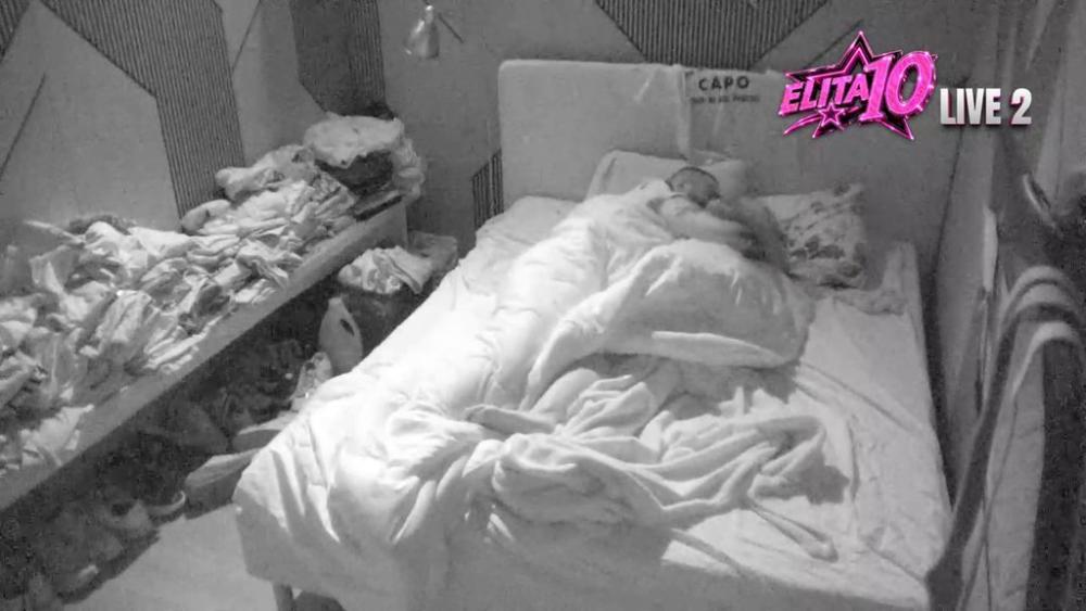 Ne mogu da odole jedno drugom: Aneli i Car u punom zanosu, prekinuli spavanje kako bi razmenjivali nežnosti! (VIDEO)