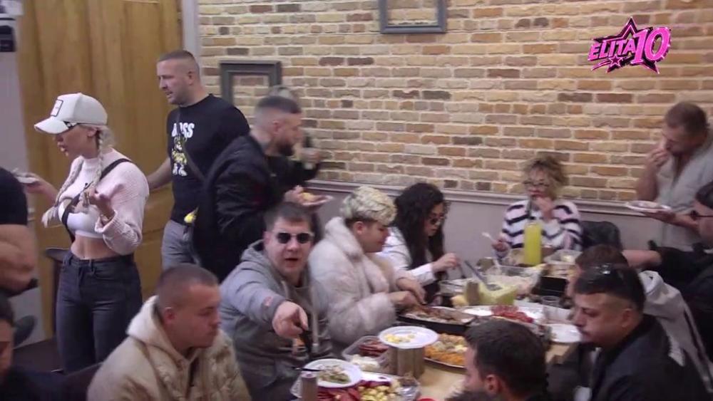 Bogato, domaćinski! Učesnici Elite uživaju na Nemaninom slavskom veselju! Ića i pića na sve strane! (VIDEO)