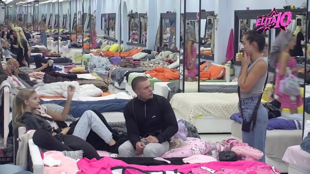 Deluje mi kao da tera inat njoj: Dača skrenuo pažnju Lauri na prepucavanje Sanje i Marka, ona kivna na Stefanovića jer joj je priredio hladan tuš zbog Miljane! (VIDEO)