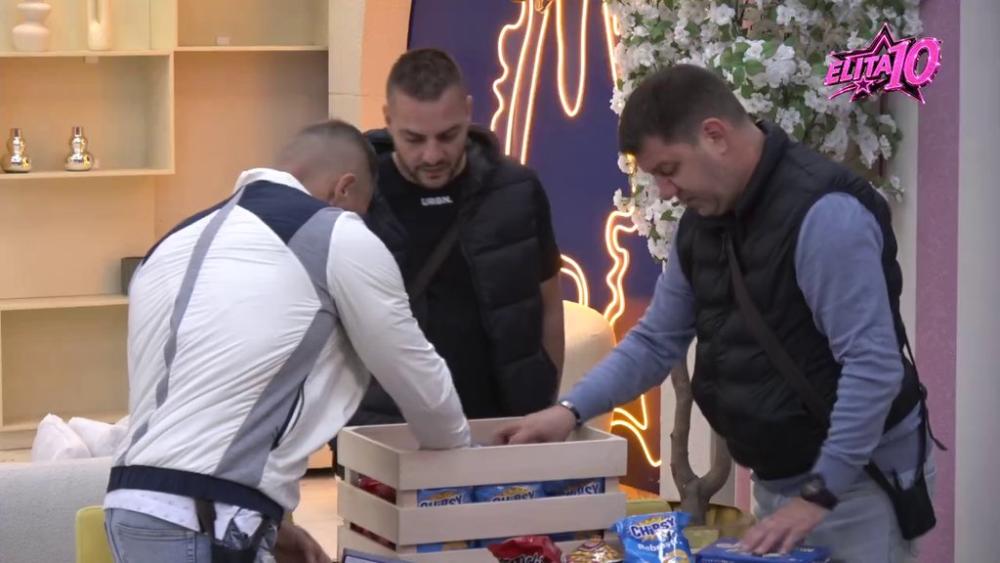 Pokazao da je široke ruke! Veliki šef oduševio Odabrane pred žurku (VIDEO)