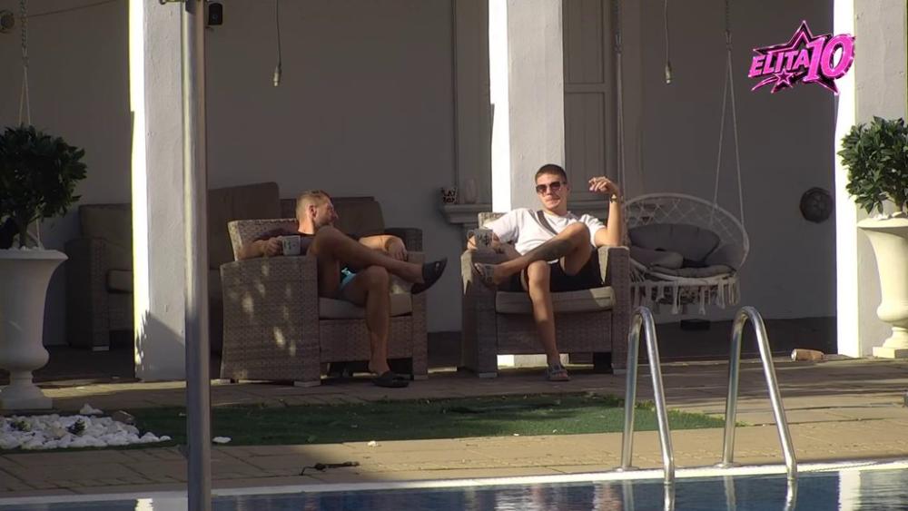 EVO ŠTA JE RADIO SA LENOM U KREVETU! Mali Velja o akciji sa cimerkom, pa otkrio šta su radili Uroš i Stojin sin: Lizao mu je... (VIDEO)