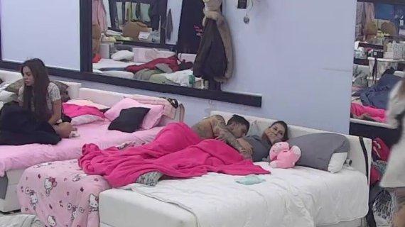 Nije fatamorgana! Miljana Ristić se probudila u Đukićevom zagrljaju, sija od sreće (VIDEO)